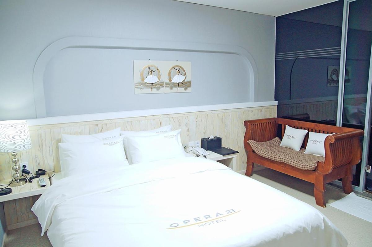 Opera 21 Hotel Чонджу Экстерьер фото