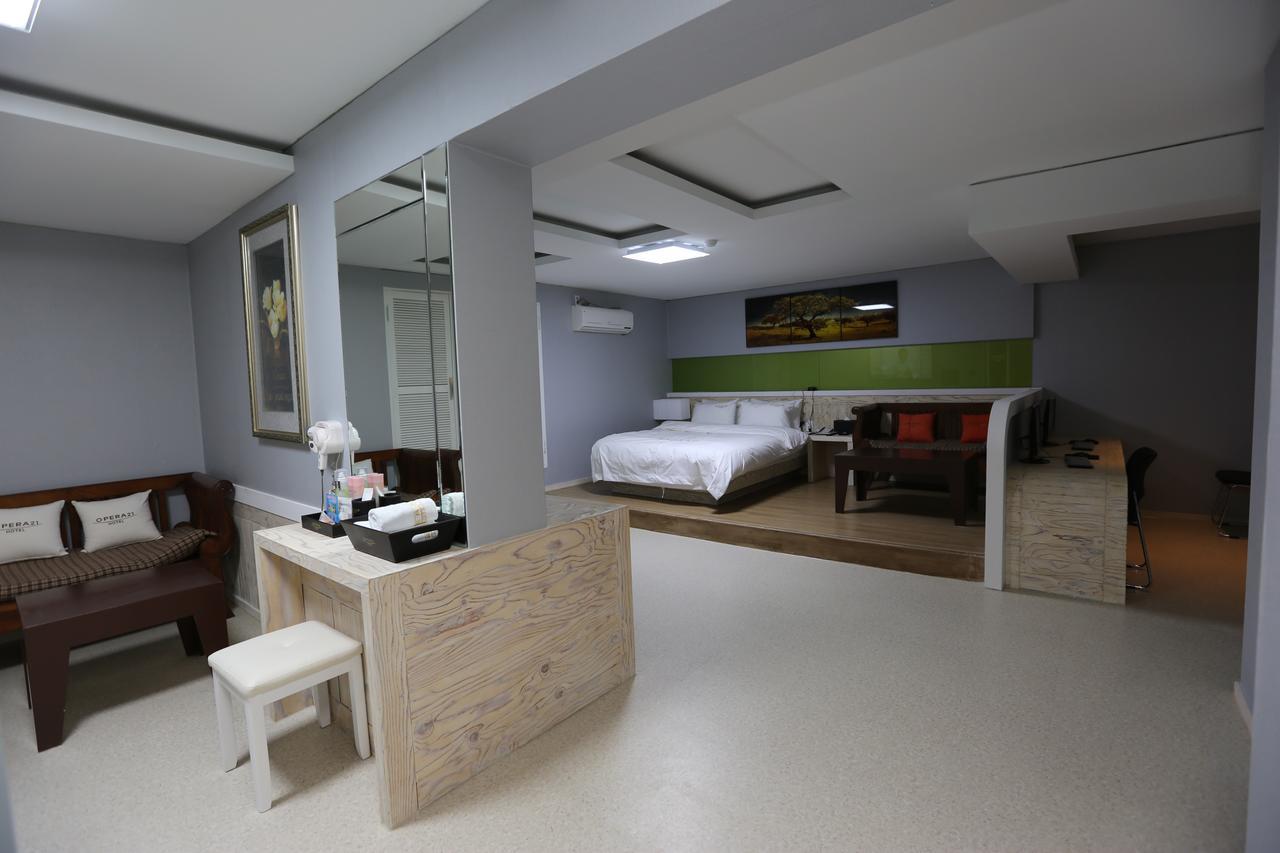 Opera 21 Hotel Чонджу Экстерьер фото